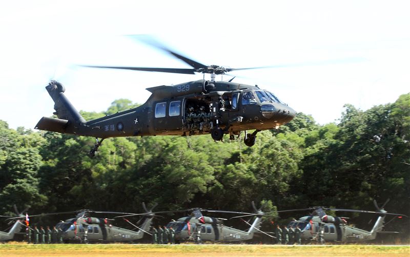 UH-60M黑鷹直升機正式加入國軍戰鬥序列，共同肩負起保家衛國的光榮使命。。（記者邱榮吉/台中拍攝）