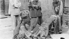 不聽話為何「打屁股」？竟是這個皇帝規定的　（圖／翻攝自微博）