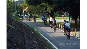 氣象局指出，2日東北風稍減弱，迎風面降雨明顯減少，白天北部及宜花高溫可達27至29度。（中央社檔案照片）