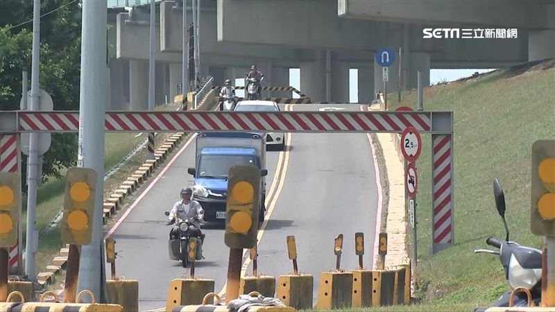 不滿繞路警局報案　男控警丟包疏洪道