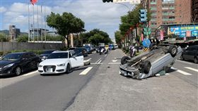 新北市，板橋，車禍，翻車，照後鏡