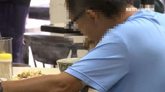 餐廳飄孜然香！真相曝光　他秒吐午餐