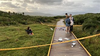 滑翔機競賽罕見意外！飛機失控砸死婦