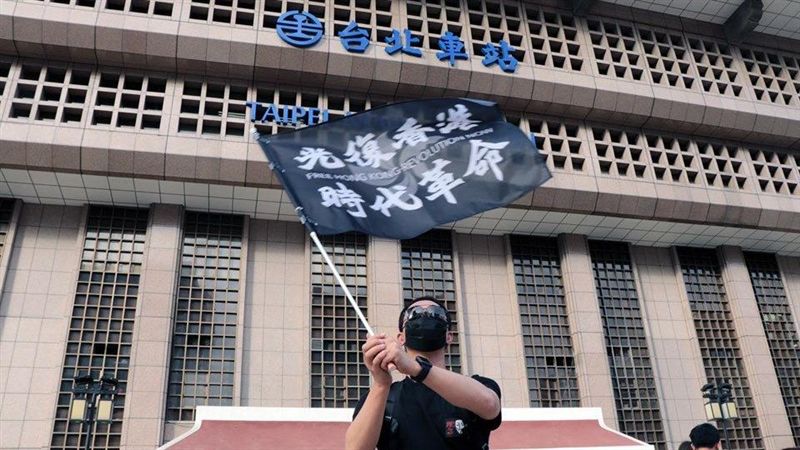 港生快閃台北車站！沒港警平安落幕