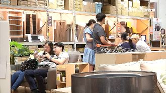 家具展示品去哪？賣場拚「五折出清」