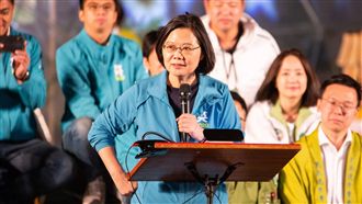 小英霸氣舉證：民主自由可以當飯吃！