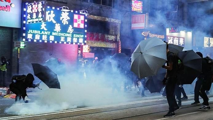 反送中火爆！入夜催淚彈、汽油彈齊飛