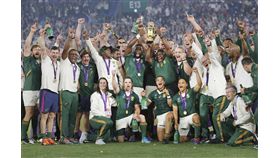 第9屆世界盃橄欖球賽決戰2日登場，南非以32比12擊敗英格蘭，隊史第3度封王。（共同社提供）