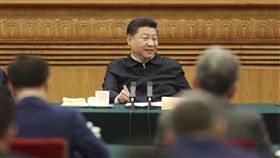 中國官方政策矛盾  民企困境難突破中共總書記習近平召開民營企業座談會一年後，許多民企仍步履蹣跚。圖為習近平2018年11月出席在北京人民大會堂召開的民企座談會。（中新社提供）中央社 108年11月3日