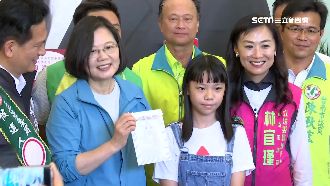 蔡英文暖心護卡片！女孩畫愛貓贈總統