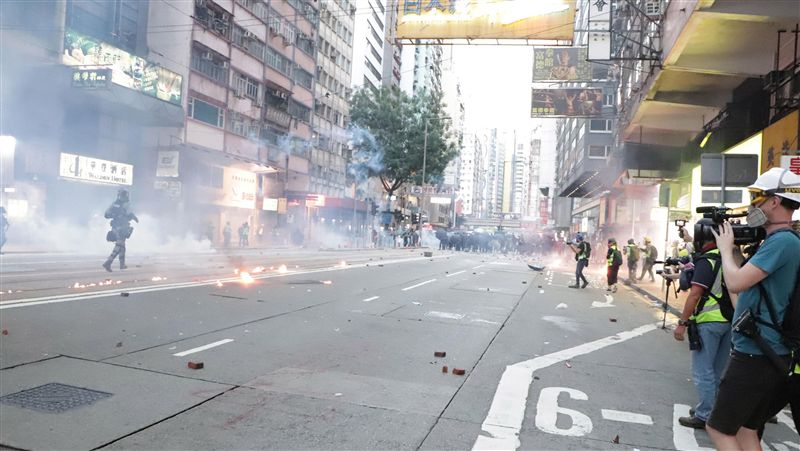 印記者中彈失明　促公開港警身分遭拒