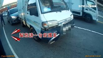 駕駛突昏！車「倒退嚕」女警急衝救援