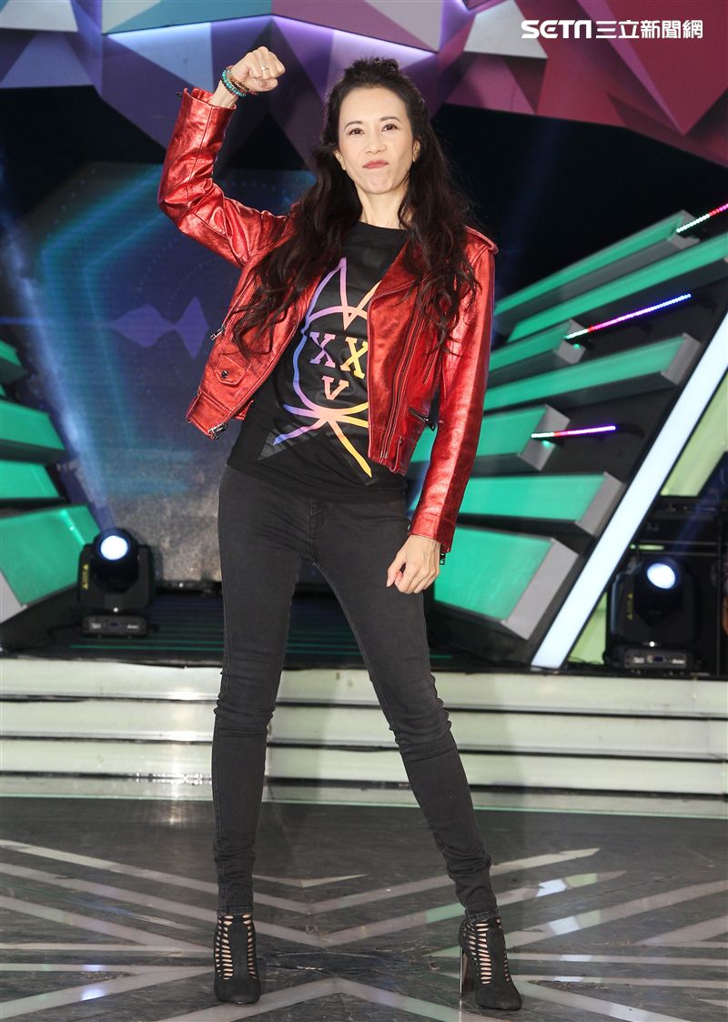 莫文蔚上吳宗憲的「綜藝大熱門」節目，同時宣布12月在台北小巨蛋演唱會，將是她大型表演最後的演唱會。（記者邱榮吉/攝影）