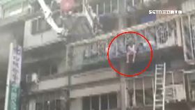 文 火警攀窗逃1800