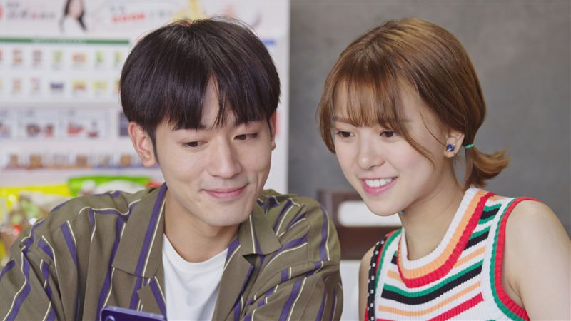 《網紅》爺爺離世！女星爆哭惹憐愛