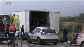 希臘卡車發現41名非法移民／AP授權