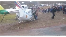 一架載著玻利維亞總統莫拉萊斯的直升機4日因機械故障而緊急降落，前內政部長莫爾迪斯在推特發文稱是「一場犯罪攻擊」。（圖取自twitter.com/HugoMoldiz）