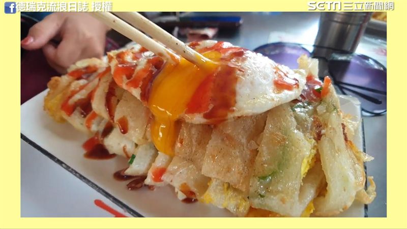 台中古早味麵糊蛋餅　蛋黃一戳大暴走