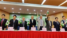 台派社團挺蔡總統連任台灣國家聯盟等社團5日召開「支持蔡英文總統連任」記者會，他們說，很多人現在對蔡總統不滿，「但我們要看大局、要看未來」。中央社記者葉素萍攝  108年11月5日