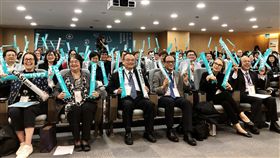 促進身心障礙文化近用  國美館舉辦國際研討會文化部指導、國立台灣美術館主辦的「全人文化近用與社會共融國際研討會」5日在台北開幕。文化部政務次長蕭宗煌（前排左3）、國立台灣美術館館長林志明（前排左4）與美國甘迺迪中心近用及身心障礙藝術教育發展企劃處長貝蒂賽吉兒（Betty Siegel）（前排左2）等人出席開幕式。中央社記者洪健倫攝  108年11月5日