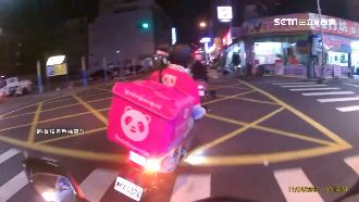 右轉鬼切遭譙髒話　外送員折返嗆騎士