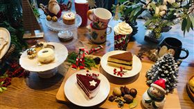 耶誕限定商品及禮物商機　咖啡業者估業績增2成台北街頭逐漸瀰漫耶誕氛圍，咖啡業者表示，今年持續推出耶誕限定飲品以及咖啡相關商品，預計耶誕檔期業績將較平時增長2成。中央社記者蔡芃敏攝　108年11月5日