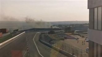 驚悚畫面曝！法拉利撞護欄、冒煙起火