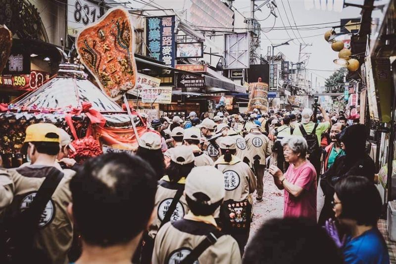 神攝手：在國道放風箏