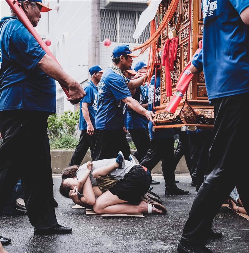 神攝手：在國道放風箏