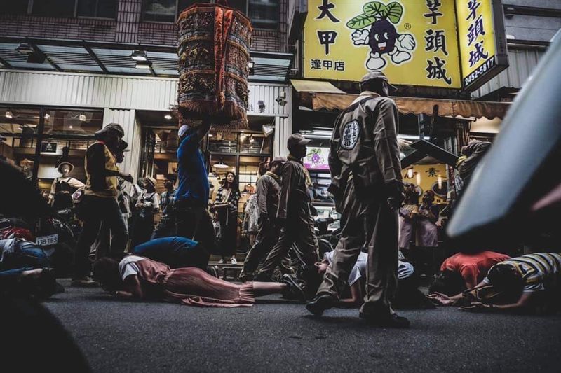 神攝手：在國道放風箏