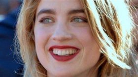 法國凱撒電影獎影后阿黛兒艾奈爾（圖）4日在冗長訪問中指控，她於12歲起遭發掘她的導演魯吉亞性騷擾長達3年。（圖取自維基共享資源；作者Georges Biard，CC BY-SA 3.0）