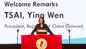 蔡總統出席世界婦女庇護安置大會（1）第4屆世界婦女庇護安置大會（4WCWS）5日下午在高雄展覽館舉行，總統蔡英文出席開幕式並致詞。中央社記者董俊志攝　108年11月5日