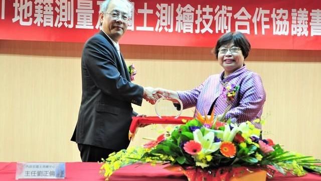 中市府與國土測繪中心　簽MOU