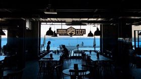 黃越謙手機拍攝的2張攝影作品，榮獲「攝影界奧斯卡」之稱的IPA國際攝影大賽專業級榮譽獎。圖為得獎作品Mess。（圖取自IPA國際攝影獎網頁photoawards.com）