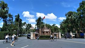 台大大門口 陳弋攝影