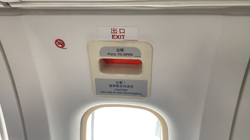 女喊「好悶」強開飛機逃生門　稱：有1病