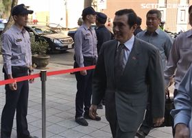 三中案開庭，前總統馬英九被問到是否有與余建新、張哲琛等人會面，他透過律師回答不記得了。（圖／記者楊佩琪攝）