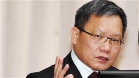 美中貿易戰　財長：長遠來看對台灣是正面發展財政部長蘇建榮6日指出，觀察美中貿易戰帶來的最大影響在於產業結構轉變，紅色供應鏈及非紅色供應鏈出現區隔，未來應該也會持續按照此趨勢發展，長遠來看，對台灣來說，這是正面發展。中央社記者施宗暉攝　108年11月6日