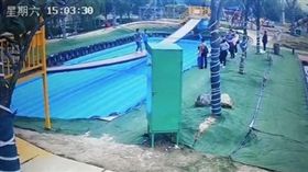 玩遊戲不穩墜橋！男坐地休息「5分鐘昏迷」亡…離奇影片曝（圖／翻攝自微博）