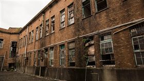 基隆漁會正濱大樓修復開工　盼風華再現興建於民國23年的漁會正濱大樓（圖），當時稱為「水產館」，基隆市政府於民國91年將大樓列為歷史建築，大樓修復工程5日正式開工，盼未來能風華再現。（基隆市政府提供）中央社記者王朝鈺傳真　108年11月5日