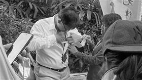 香港建制派立法會議員何君堯被人持刀刺傷。 （圖／翻攝 巴打絲打Facebook Club）