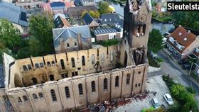 惡火再毀古蹟！荷蘭百年教堂象徵「尖塔斷裂」當地居民心碎（圖／翻攝自YouTube Sleutelstad）
