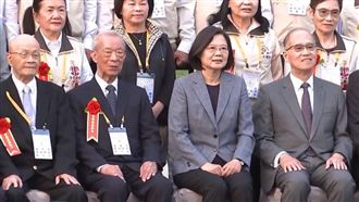 蔡英文搶藍選票！讚後備軍人推2利多