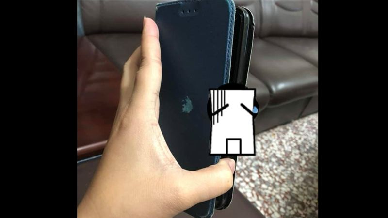 防孩玩手機老爸「傑出一鎖」　網笑翻