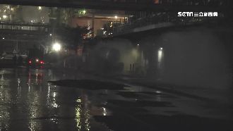 高雄工業園槽車起火　消防員灑水降溫