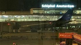 荷蘭,史基普機場,劫機,機組人員,安全下機(圖/翻攝自推特)