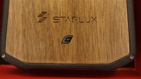 世界唯一「星宇航空手機殼」只有他有！釣出張國煒親自回應（圖／翻攝自張國煒臉書）