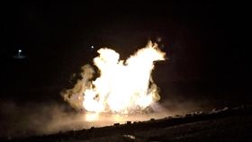 屏東縣,萬丹泥火山,噴發,農田受損,申請救助(圖/萬丹鄉灣內村長陳玉意提供)中央社