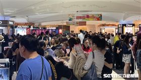 SOGO百貨週年慶首日人潮。（圖／記者馮珮汶攝）