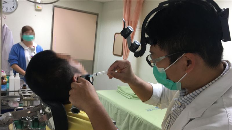 手機故障沒聲音？7旬老翁驚患耳中風